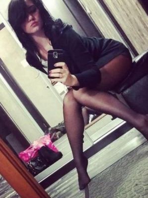 Алиса, ню-фото взрослой шлюхи